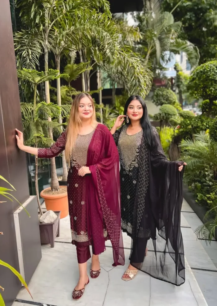 গ্লোসি স্টোন ওয়ার্ক স্যুট-আনস্টিজ - Image 6